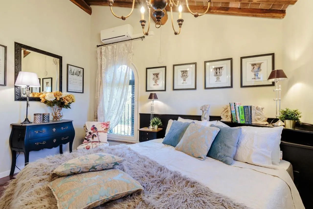 Villa Catia Farmhouse, Three Luxury Bedrooms, A Jacuzzi Pool And A Dream-Like Getaway Experience Capannori