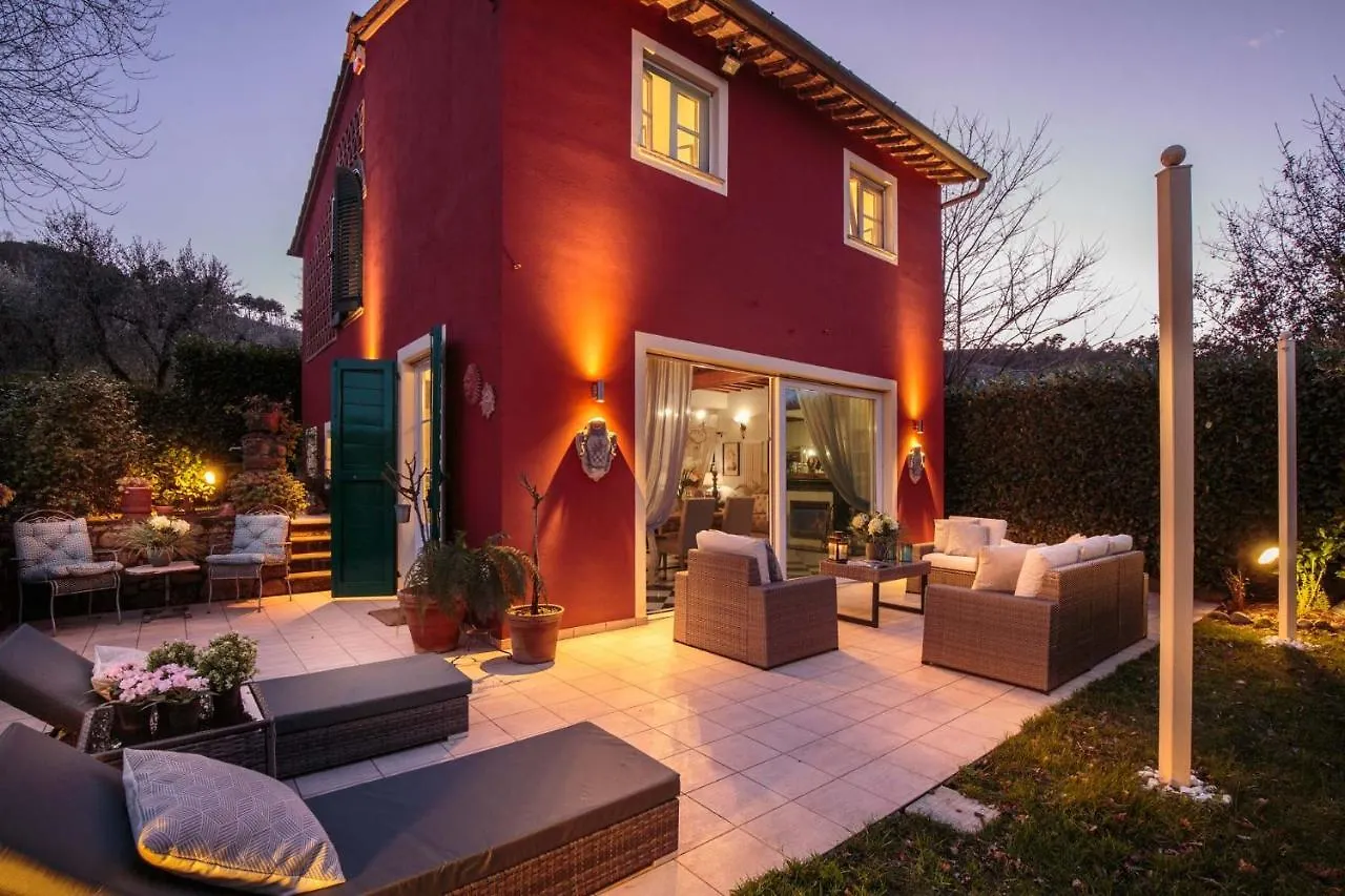 Villa Catia Farmhouse, Three Luxury Bedrooms, A Jacuzzi Pool And A Dream-Like Getaway Experience Capannori
