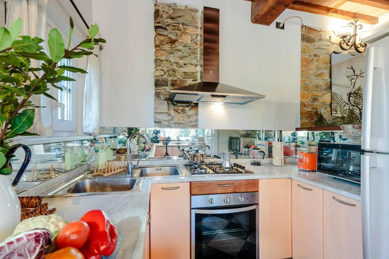 Villa Catia Farmhouse, Three Luxury Bedrooms, A Jacuzzi Pool And A Dream-Like Getaway Experience 카판노리 0*,  이탈리아