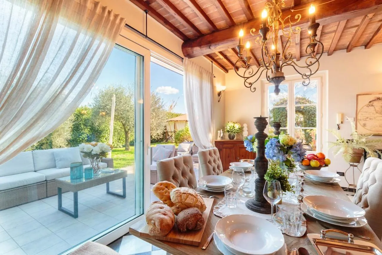 Villa Catia Farmhouse, Three Luxury Bedrooms, A Jacuzzi Pool And A Dream-Like Getaway Experience Capannori Italy