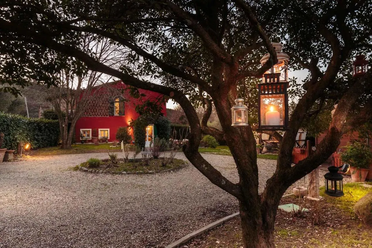 Villa Catia Farmhouse, Three Luxury Bedrooms, A Jacuzzi Pool And A Dream-Like Getaway Experience Capannori