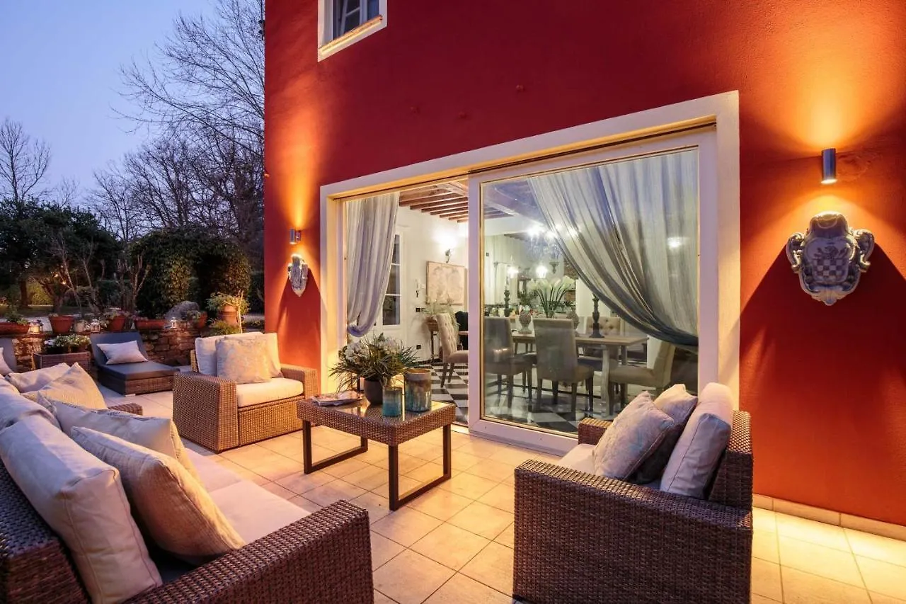 Villa Catia Farmhouse, Three Luxury Bedrooms, A Jacuzzi Pool And A Dream-Like Getaway Experience Capannori