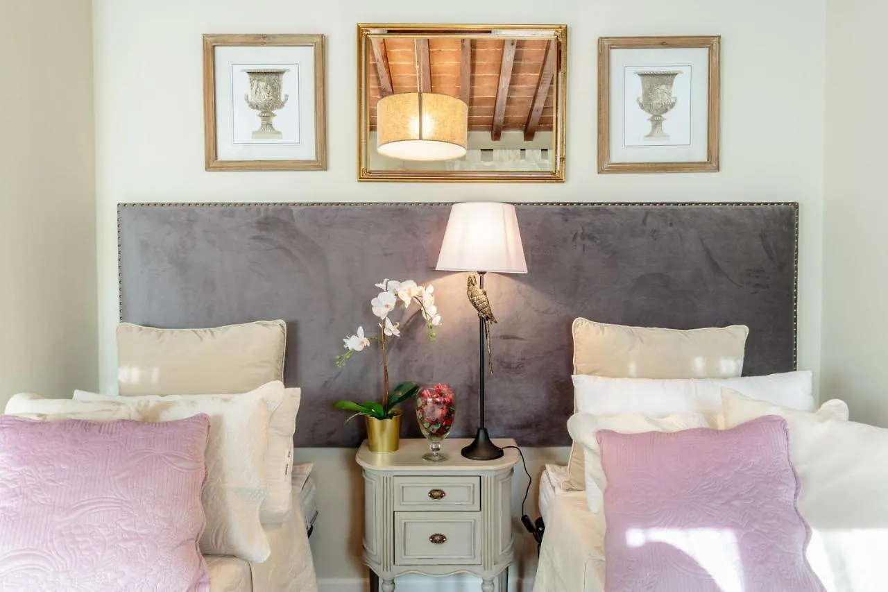 Villa Catia Farmhouse, Three Luxury Bedrooms, A Jacuzzi Pool And A Dream-Like Getaway Experience Capannori