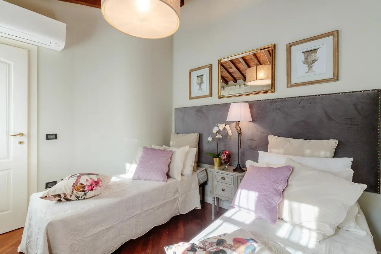 Villa Catia Farmhouse, Three Luxury Bedrooms, A Jacuzzi Pool And A Dream-Like Getaway Experience Capannori 0*,  Italy