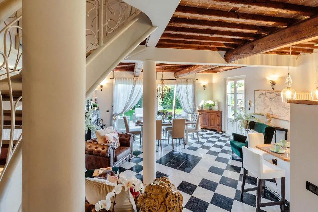 Villa Catia Farmhouse, Three Luxury Bedrooms, A Jacuzzi Pool And A Dream-Like Getaway Experience Capannori 0*,  Italy