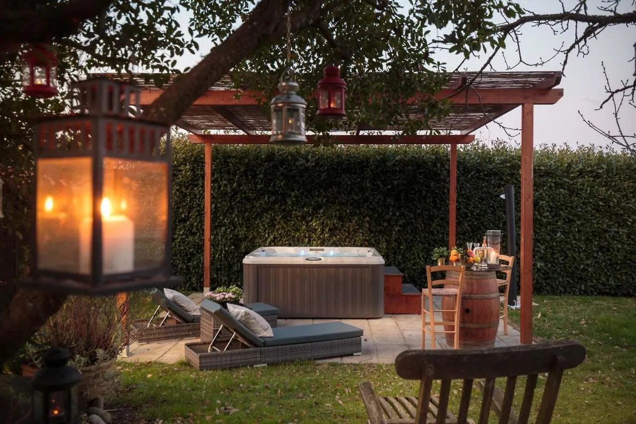 Villa Catia Farmhouse, Three Luxury Bedrooms, A Jacuzzi Pool And A Dream-Like Getaway Experience 카판노리
