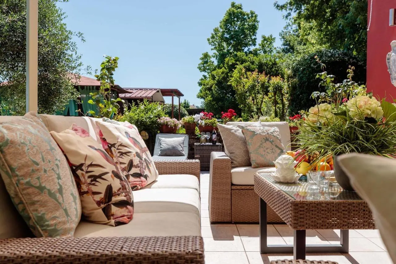 Villa Catia Farmhouse, Three Luxury Bedrooms, A Jacuzzi Pool And A Dream-Like Getaway Experience Capannori