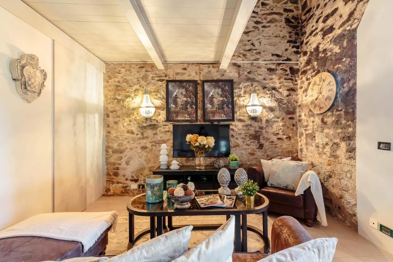 Villa Catia Farmhouse, Three Luxury Bedrooms, A Jacuzzi Pool And A Dream-Like Getaway Experience Capannori Italy