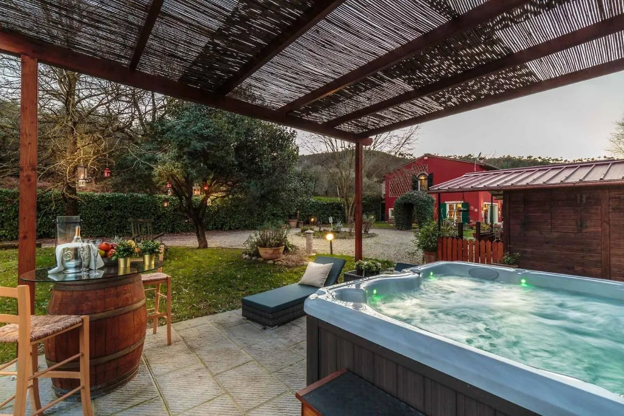 Villa Catia Farmhouse, Three Luxury Bedrooms, A Jacuzzi Pool And A Dream-Like Getaway Experience Capannori