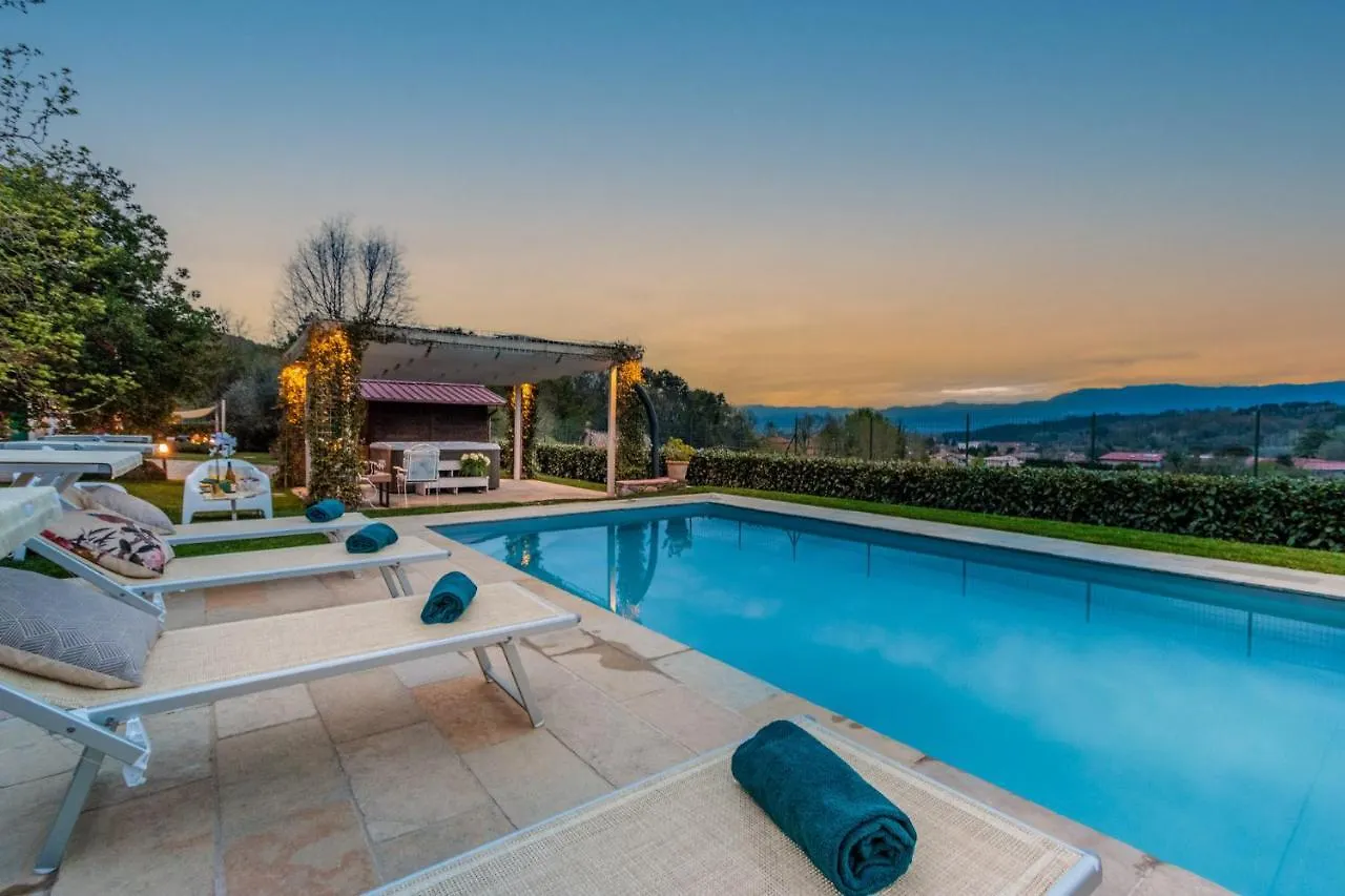 Villa Catia Farmhouse, Three Luxury Bedrooms, A Jacuzzi Pool And A Dream-Like Getaway Experience Capannori Italy